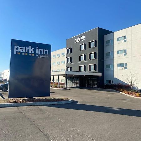 Park Inn By Radisson Edmonton Airport Leduc Exterior foto